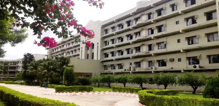 DHAKA NATIONAL MEDICAL COLLEGE