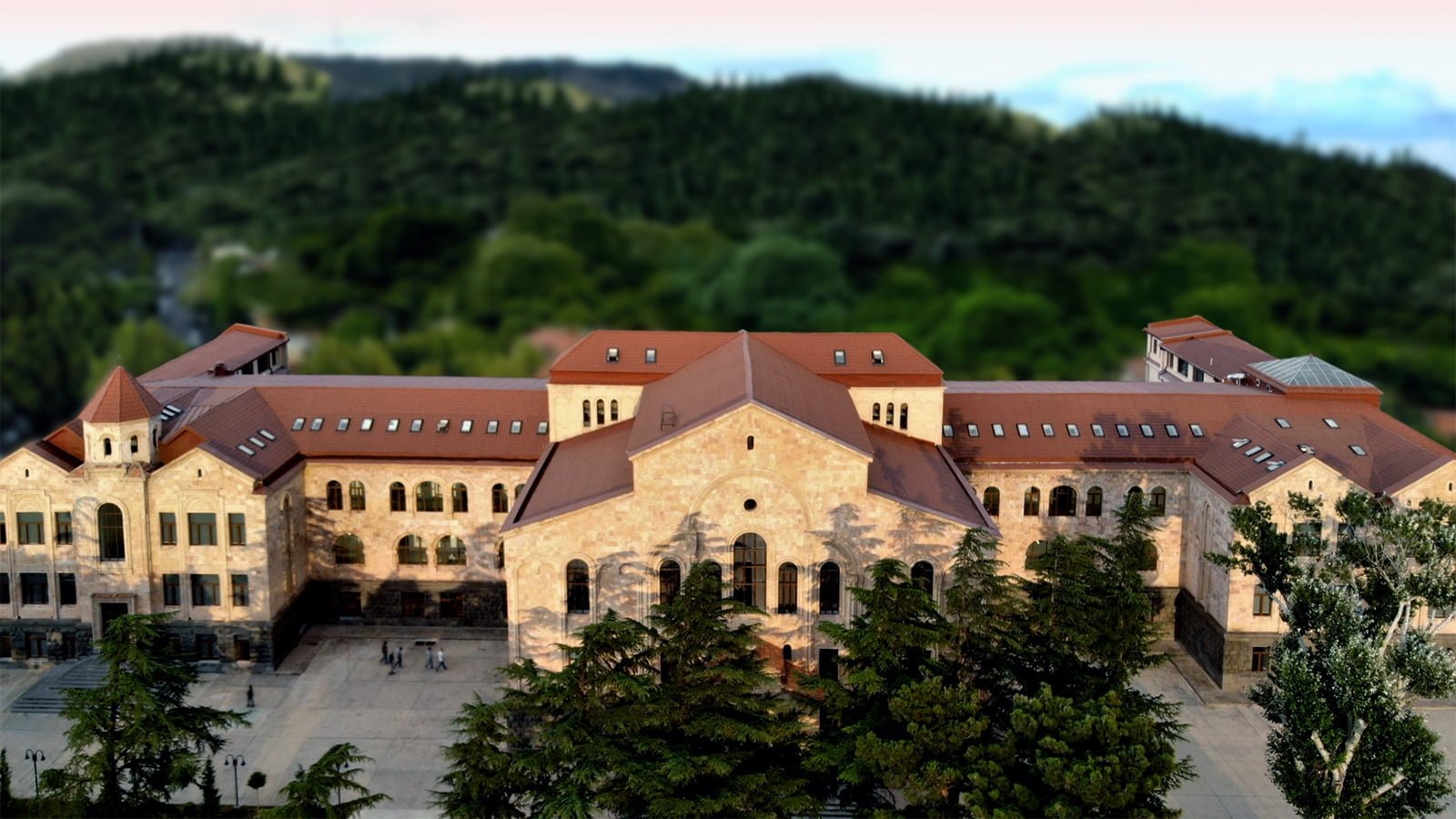 CAUCASUS UNIVERSITY